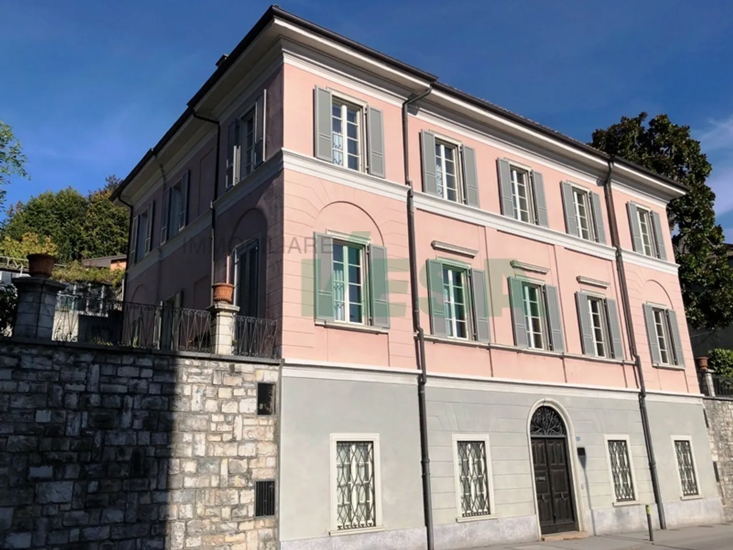 Magnificent and spacious 19th-century villa with splendid original details - Photo 1 of 13