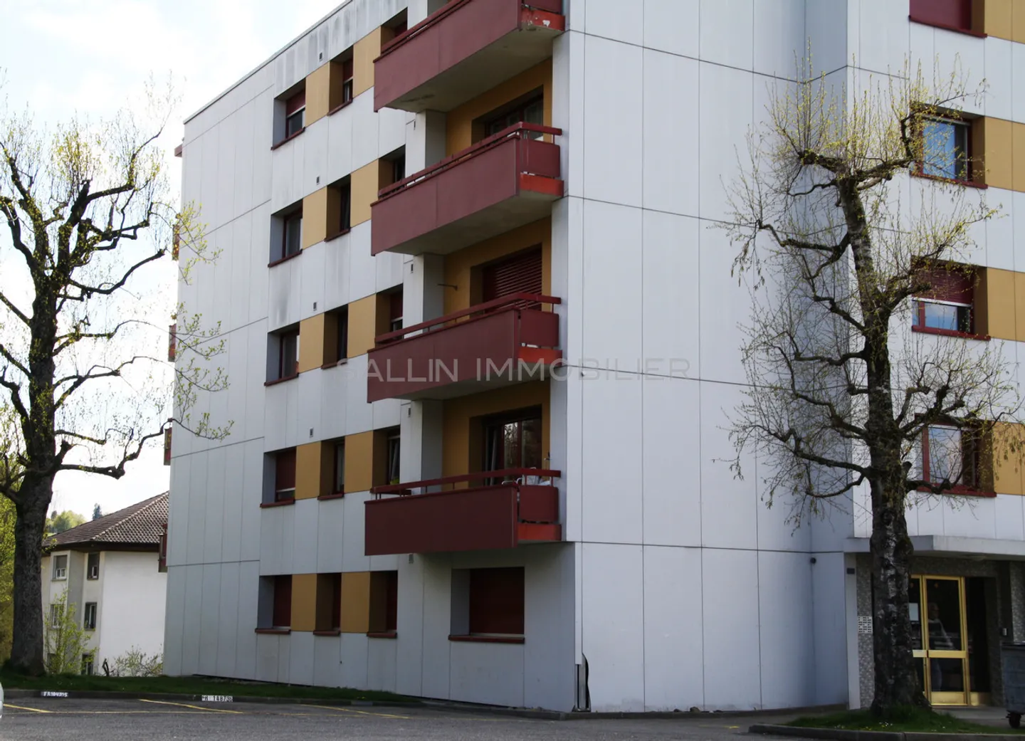 ENTIRELY RENOVATED APARTMENT OF 3½ ROOMS - Photo 1 of 7