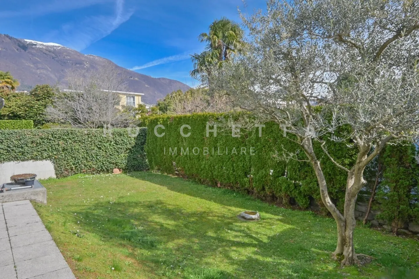 Moderna e raffinata Villa unifamiliare in posizione ricercata - Foto 3 di 14