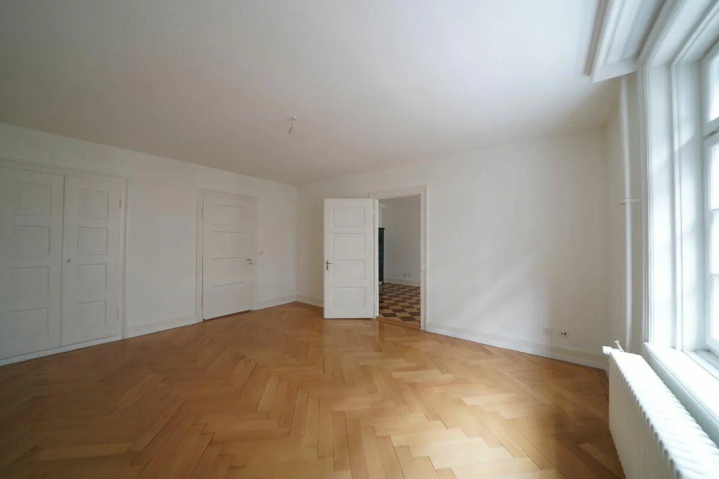 La vie citadine dans un appartement ancien - Photo 5 sur 10