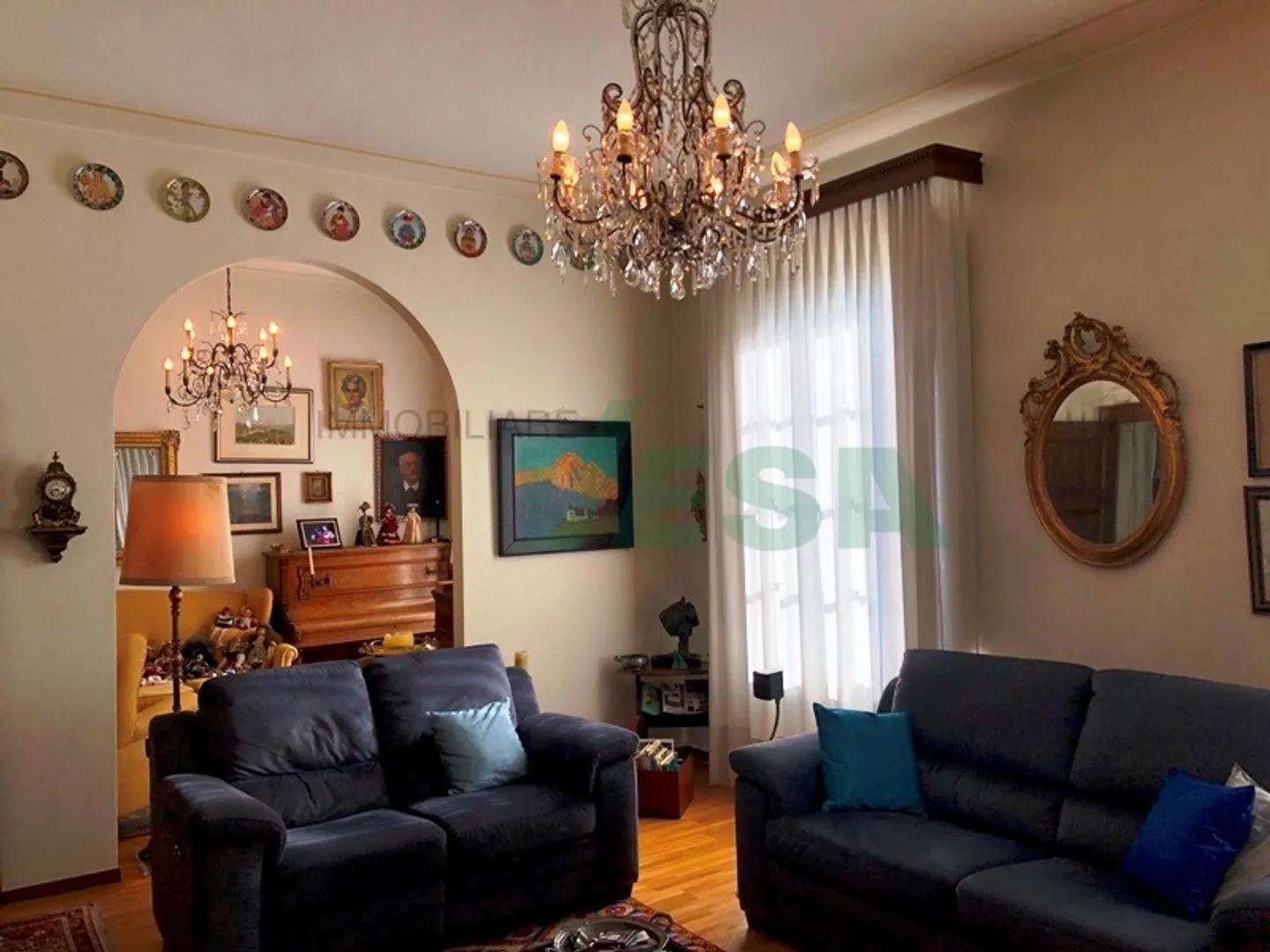 Magnificent and spacious 19th-century villa with splendid original details - Photo 6 of 13