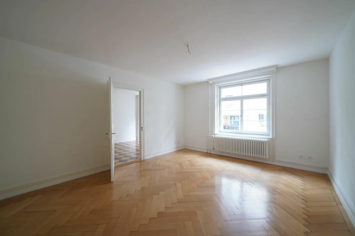 La vie citadine dans un appartement ancien - Photo 4 sur 10