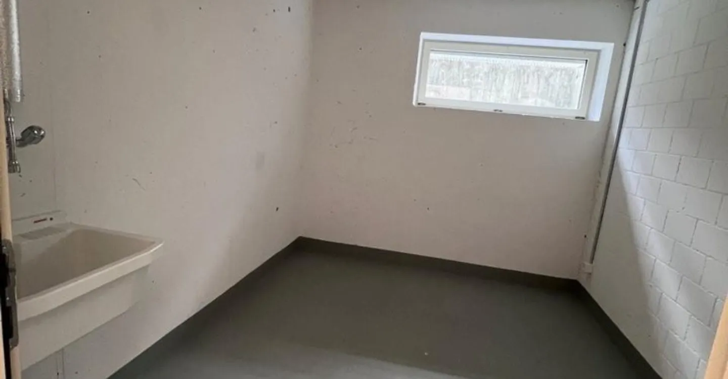 Salle de bricolage à louer - Photo 2 sur 2
