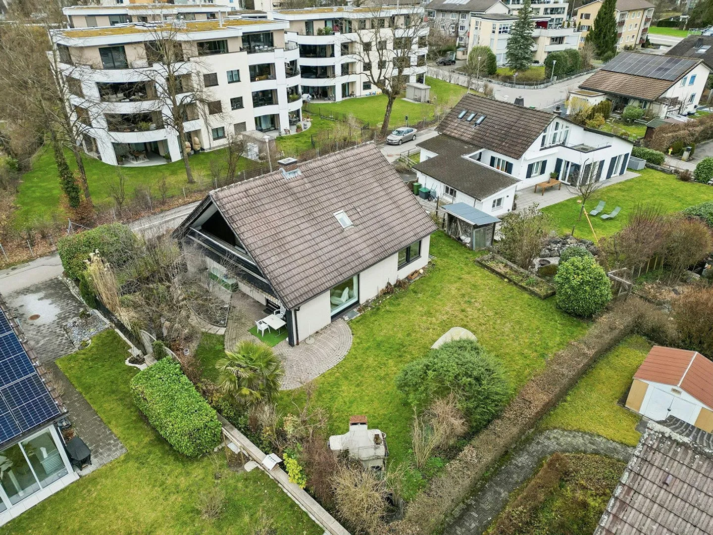 Casa unifamiliare indipendente con potenziale di ampliamento e molto spazio esterno - Foto 2 di 13