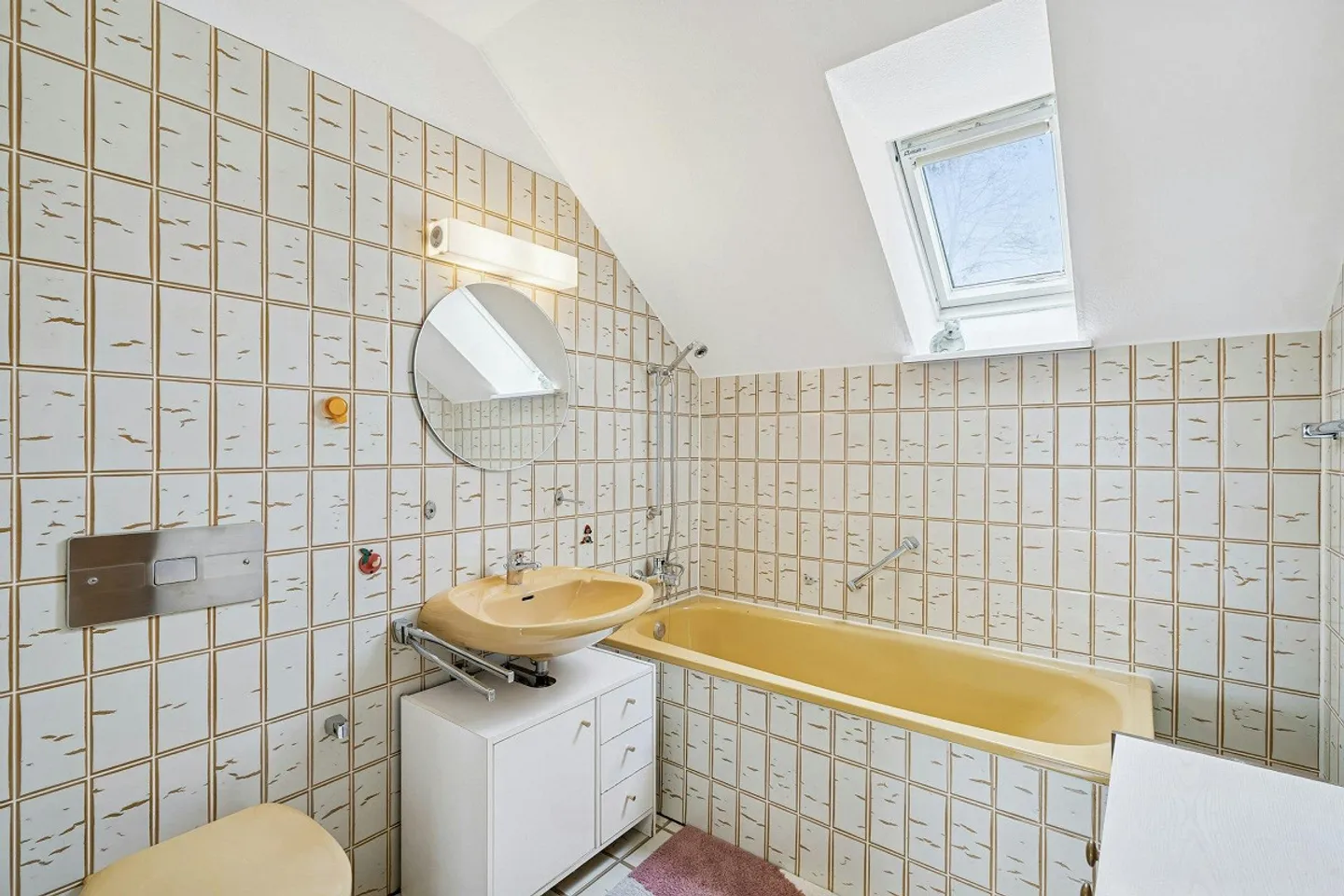 Casa unifamiliare indipendente con potenziale di ampliamento e molto spazio esterno - Foto 7 di 13