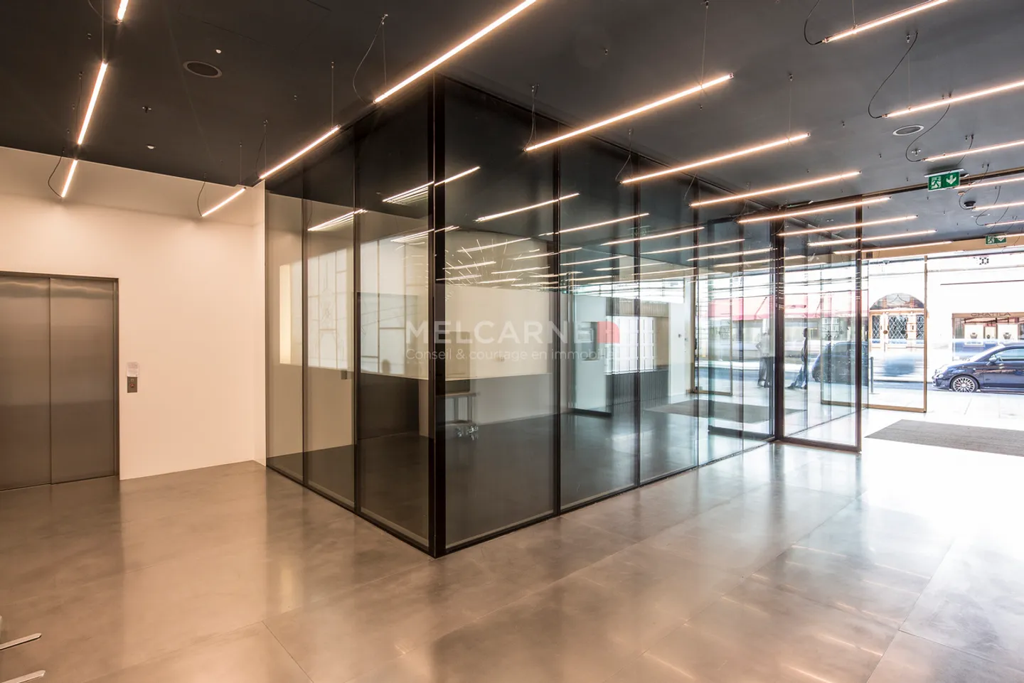 Bureaux de 438 m2 Rue du Rhône  - Photo 2 sur 4