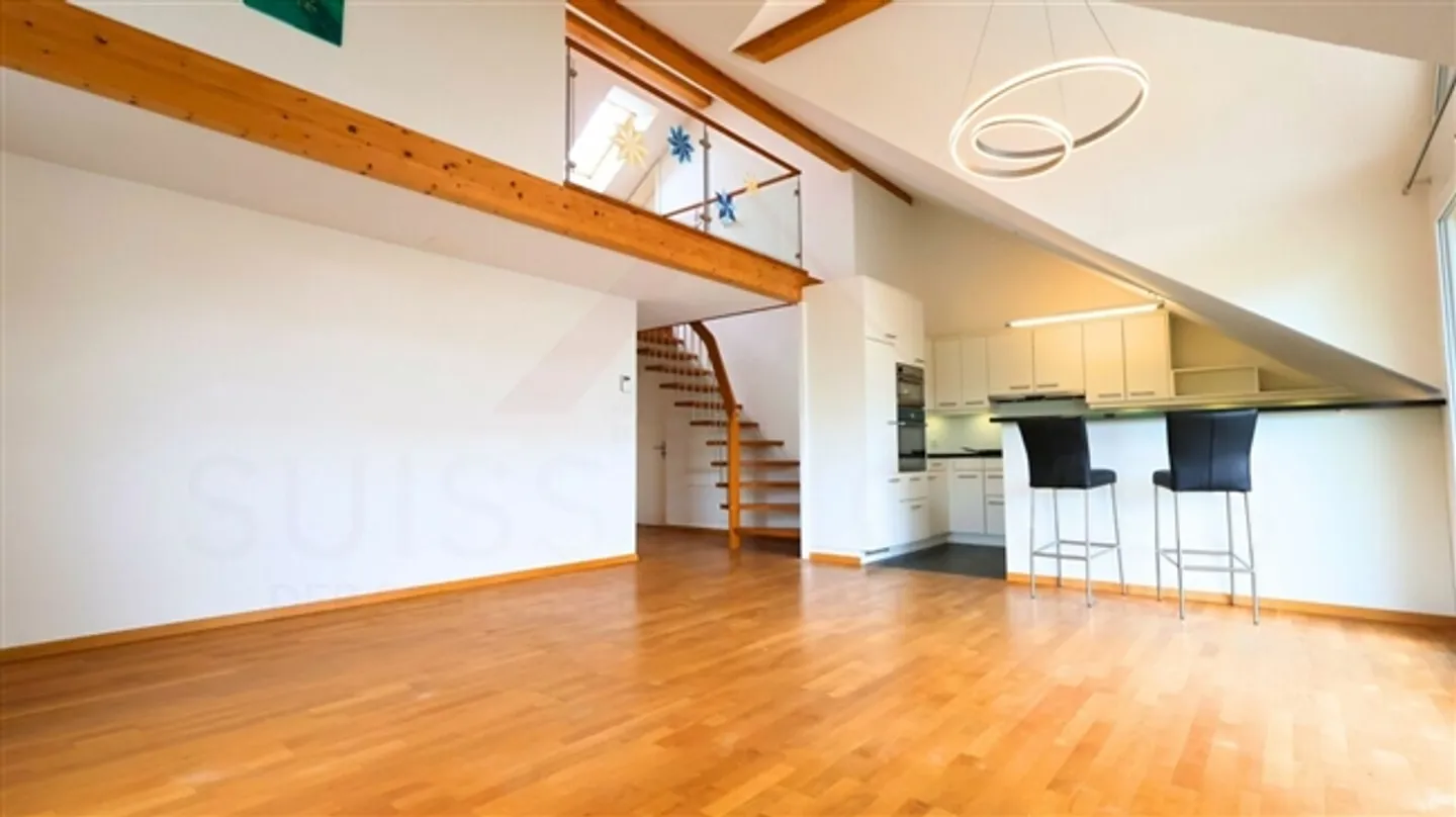 «Wohnen mit Charme - moderne 4.5-Zimmer-Maisonette in Walkringen mit Balkon und Cheminée» - Foto 3 di 19