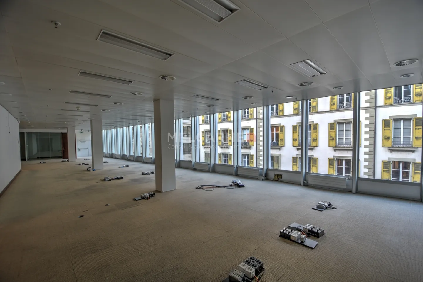 Bureaux de 438 m2 Rue du Rhône  - Photo 3 sur 4