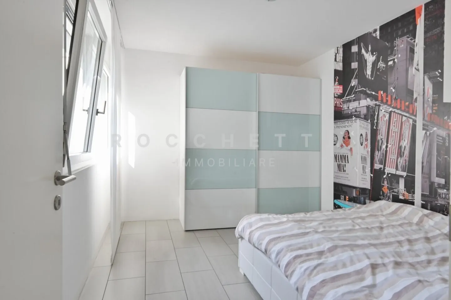 Moderna e raffinata Villa unifamiliare in posizione ricercata - Foto 10 di 14