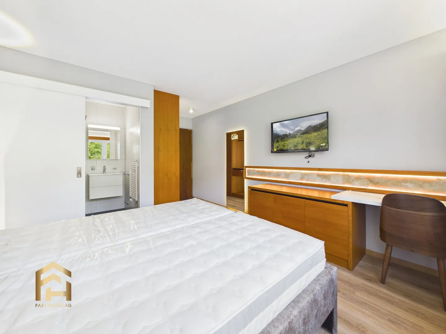 High-yield hotel in Sierre in a prime location - Photo 11 of 13