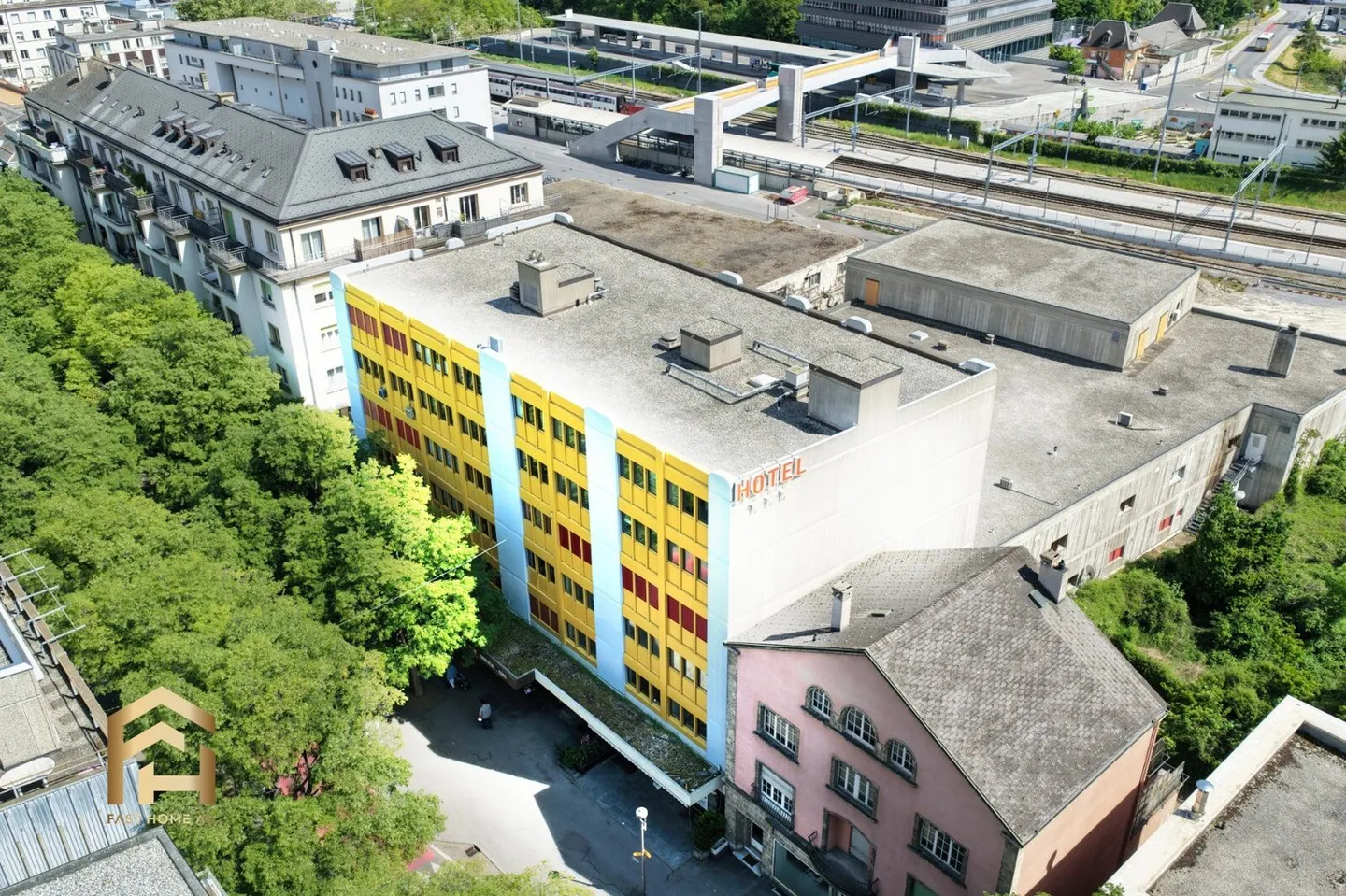 High-yield hotel in Sierre in a prime location - Photo 1 of 13