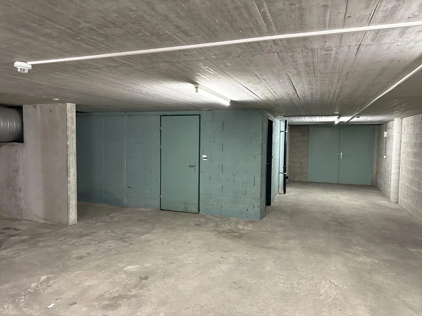 Crissier, entrepôt près de l'autoroute dans la zone industrielle - Photo 3 sur 6