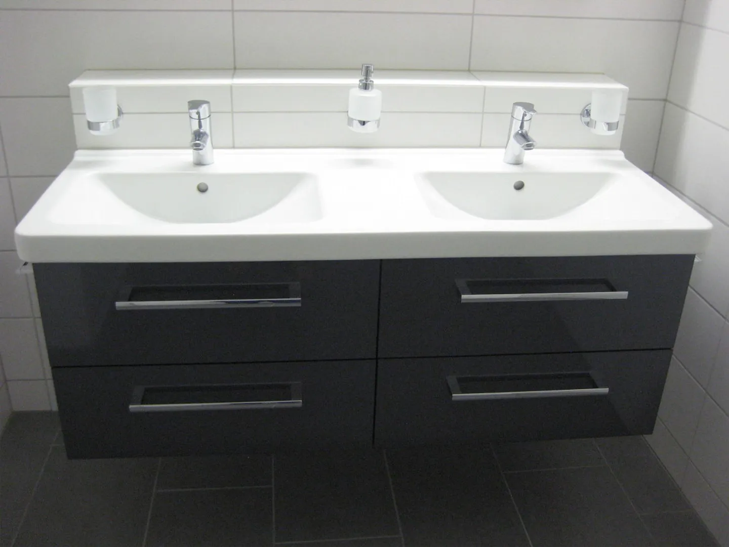 Modernes Apartment mit Balkon - Foto 4 von 8