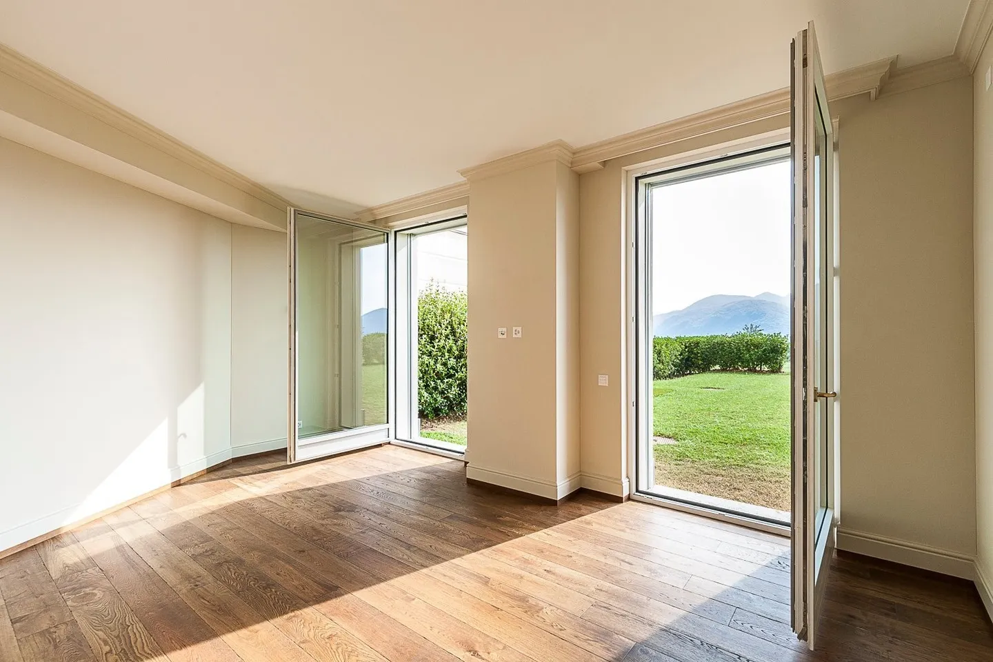 COLLINA D'ORO - À LOUER APPARTEMENT ENCHANTEUR AVEC JARDIN PRIVÉ ET VUE SUR LE LAC (réf. 002) - Photo 4 sur 19