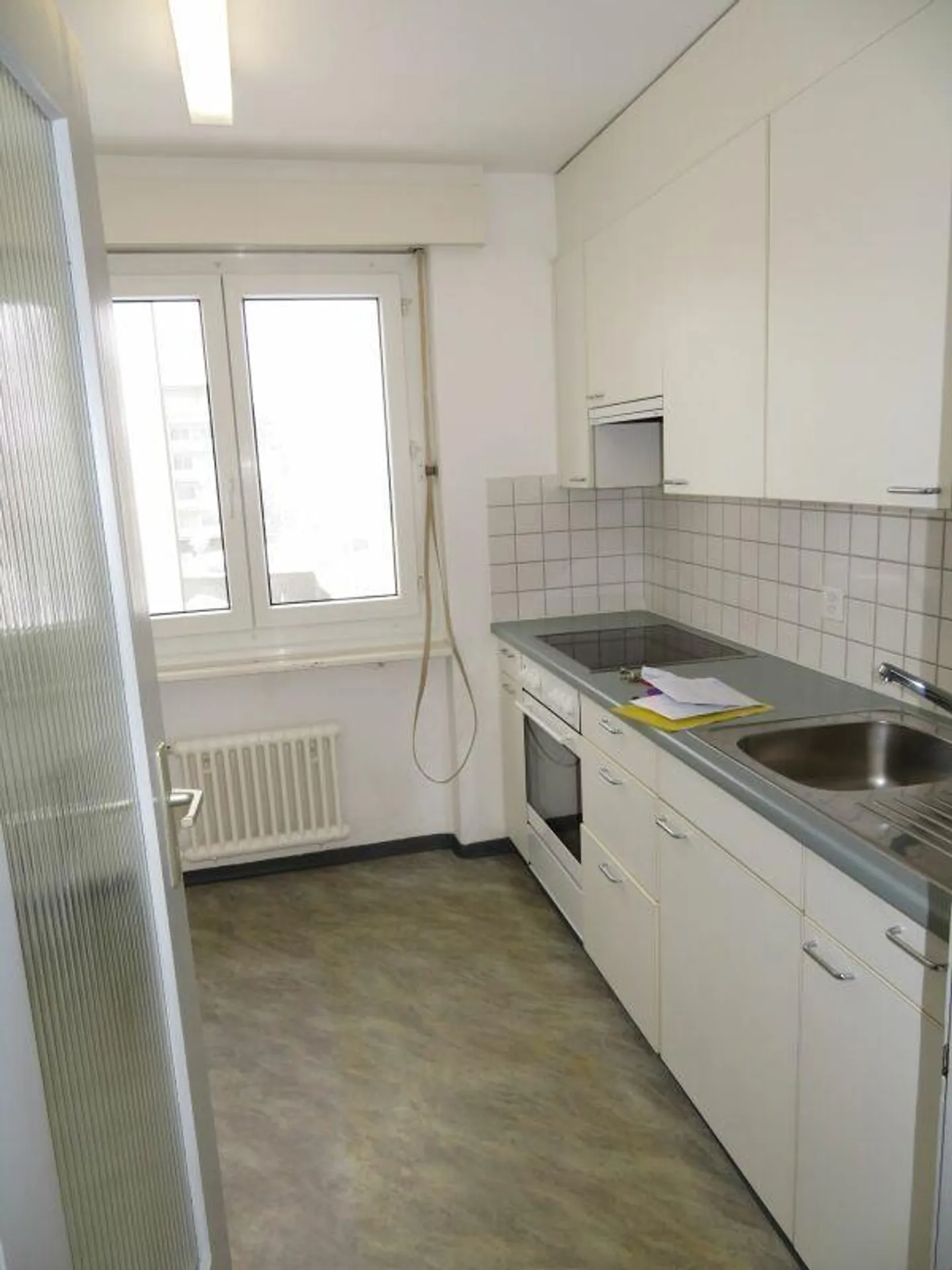 Soleggiato e adatto alle famiglie con un balcone attraente! - Foto 2 di 8