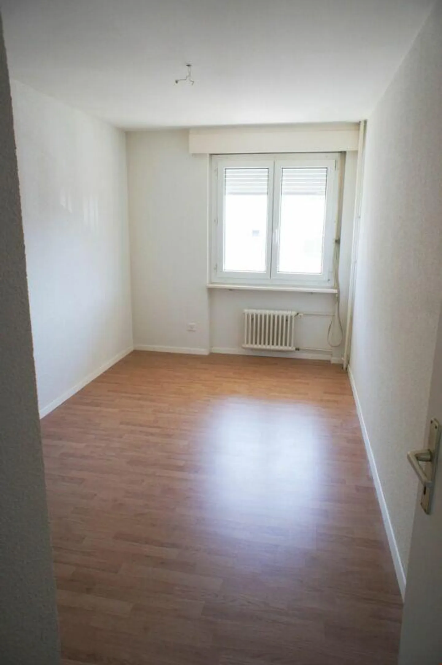 Soleggiato e adatto alle famiglie con un balcone attraente! - Foto 5 di 8