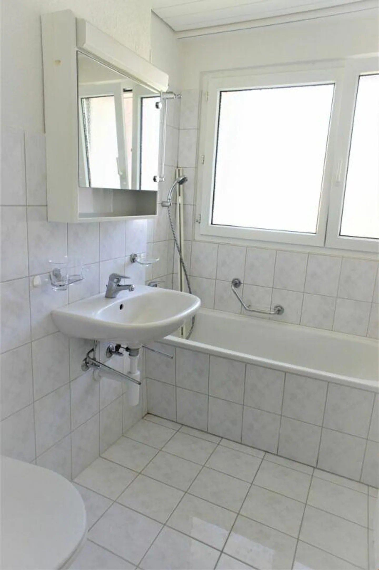 Soleggiato e adatto alle famiglie con un balcone attraente! - Foto 7 di 8