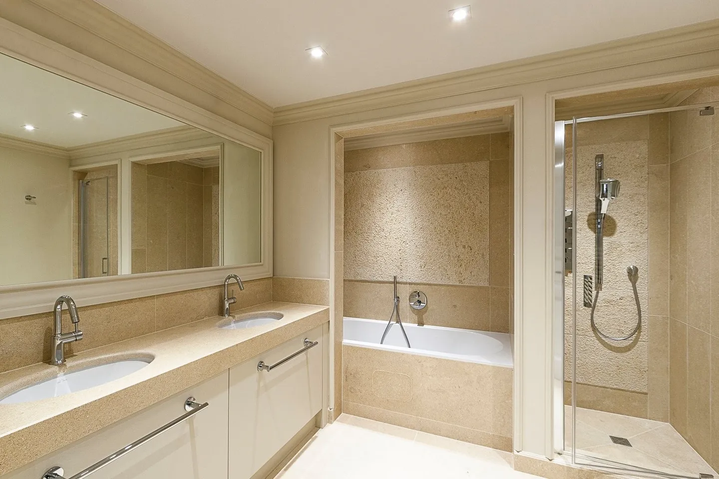 COLLINA D'ORO - À LOUER APPARTEMENT ENCHANTEUR AVEC JARDIN PRIVÉ ET VUE SUR LE LAC (réf. 002) - Photo 9 sur 19