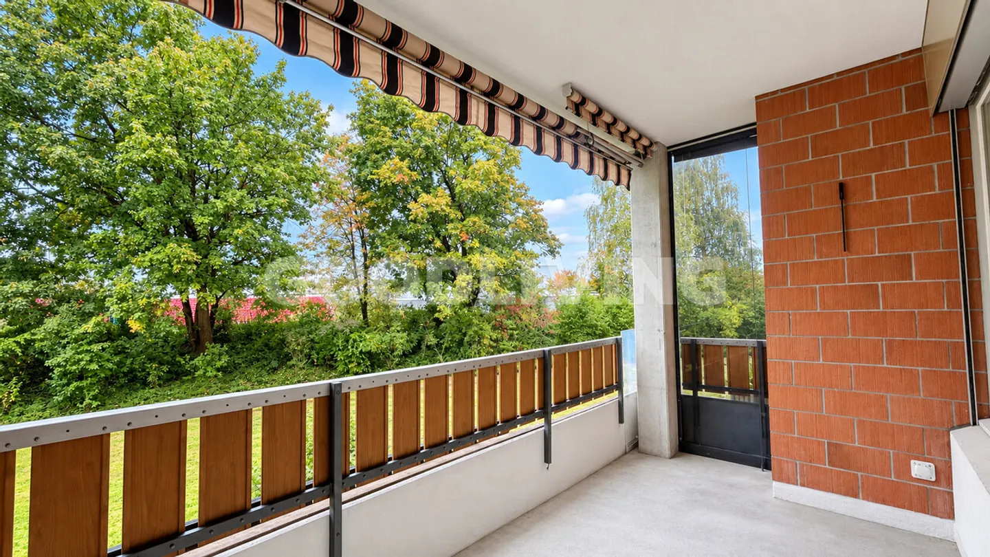 Well-maintained 2.5-room apartment with covered balcony and fireplace in Brüttisellen - Photo 1 of 6