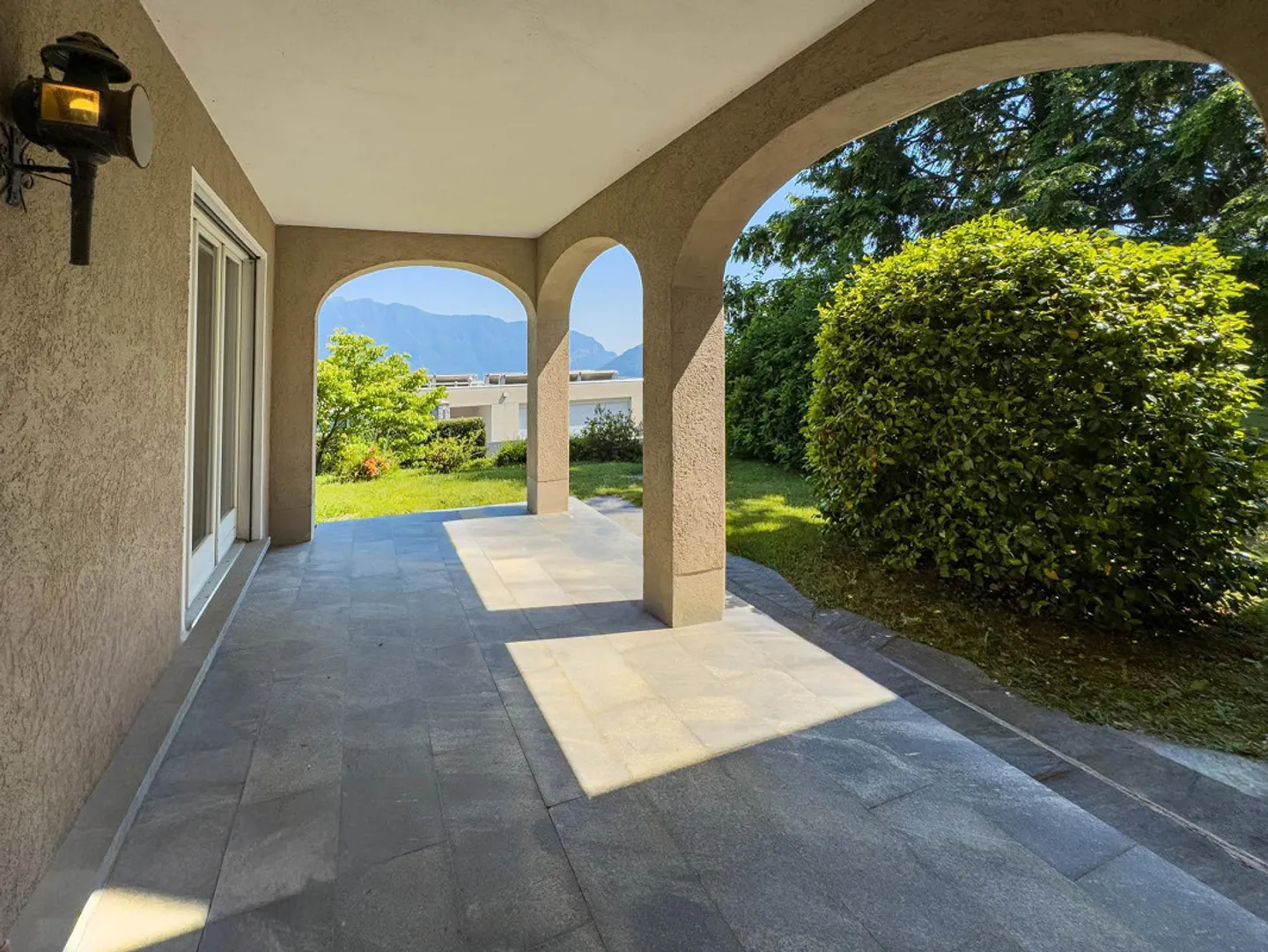 Villa avec jardin et vue dégagée sur le lac de Lugano à Carona - Photo 2 sur 17