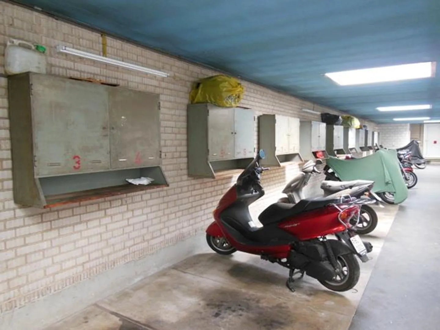 Motorradparkplätze zu Vermieten - Foto 2 von 2