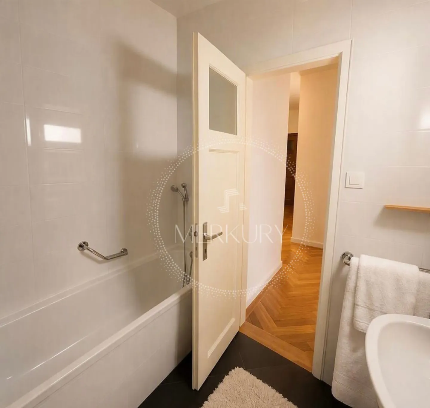 A 3-room apartment located in the St Jean / Servette district - Photo 3 of 3