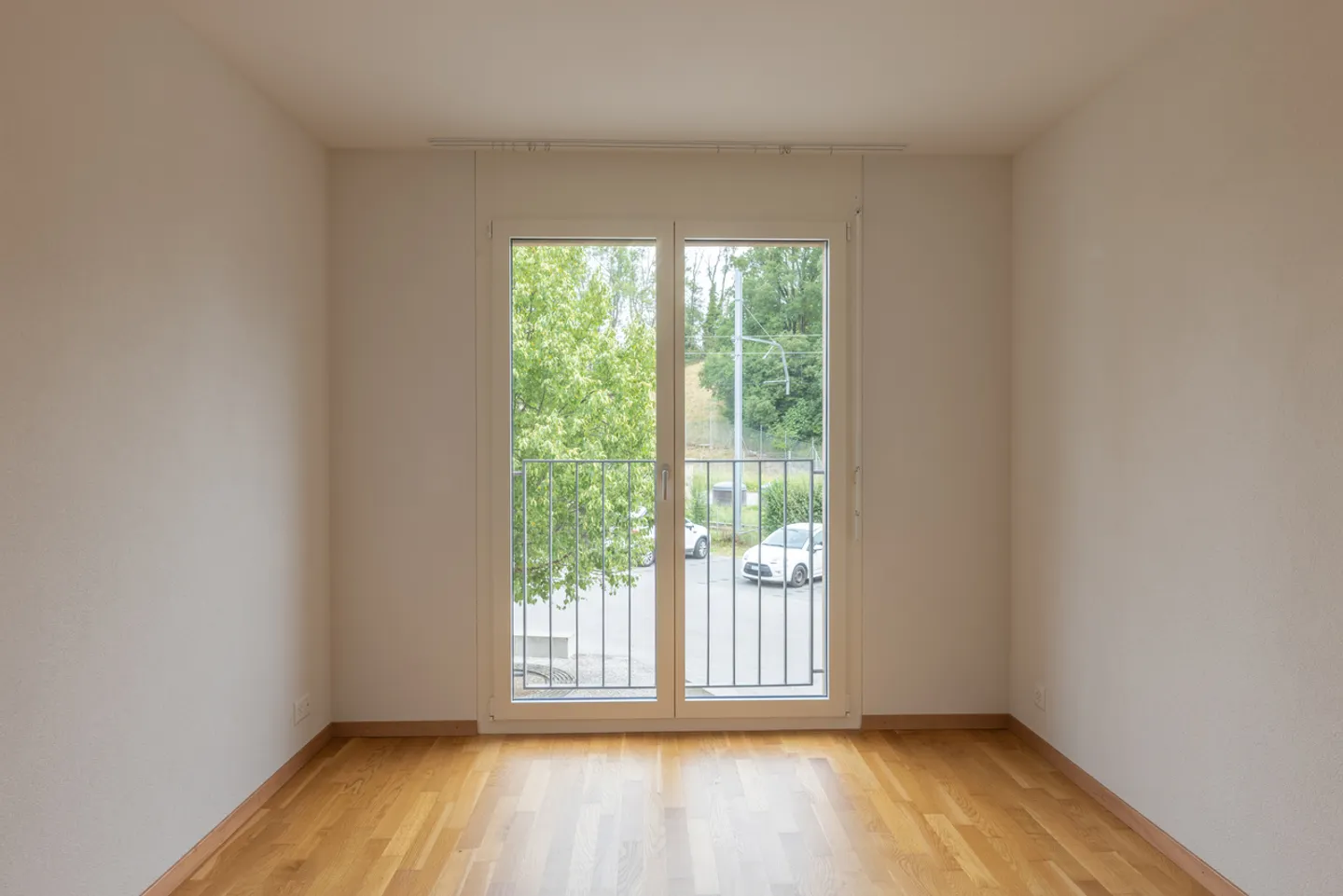 Charming Apartment with Mountain View - Photo 6 of 9