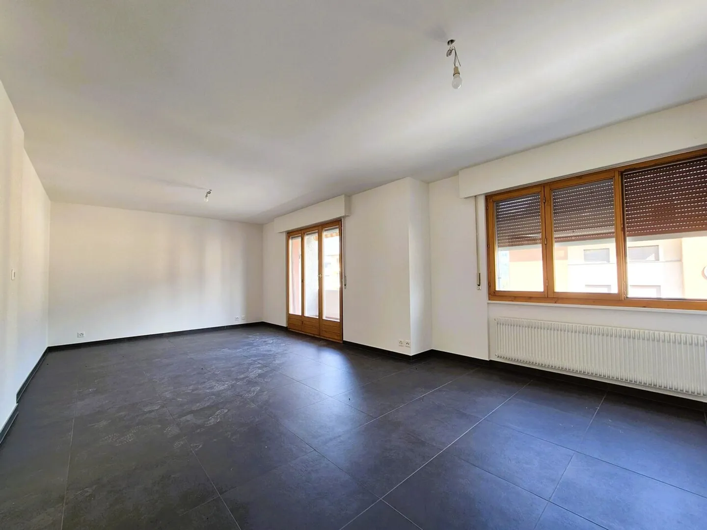 Bright 3.5-room apartment renovated in the heart of Noës - Photo 1 of 10
