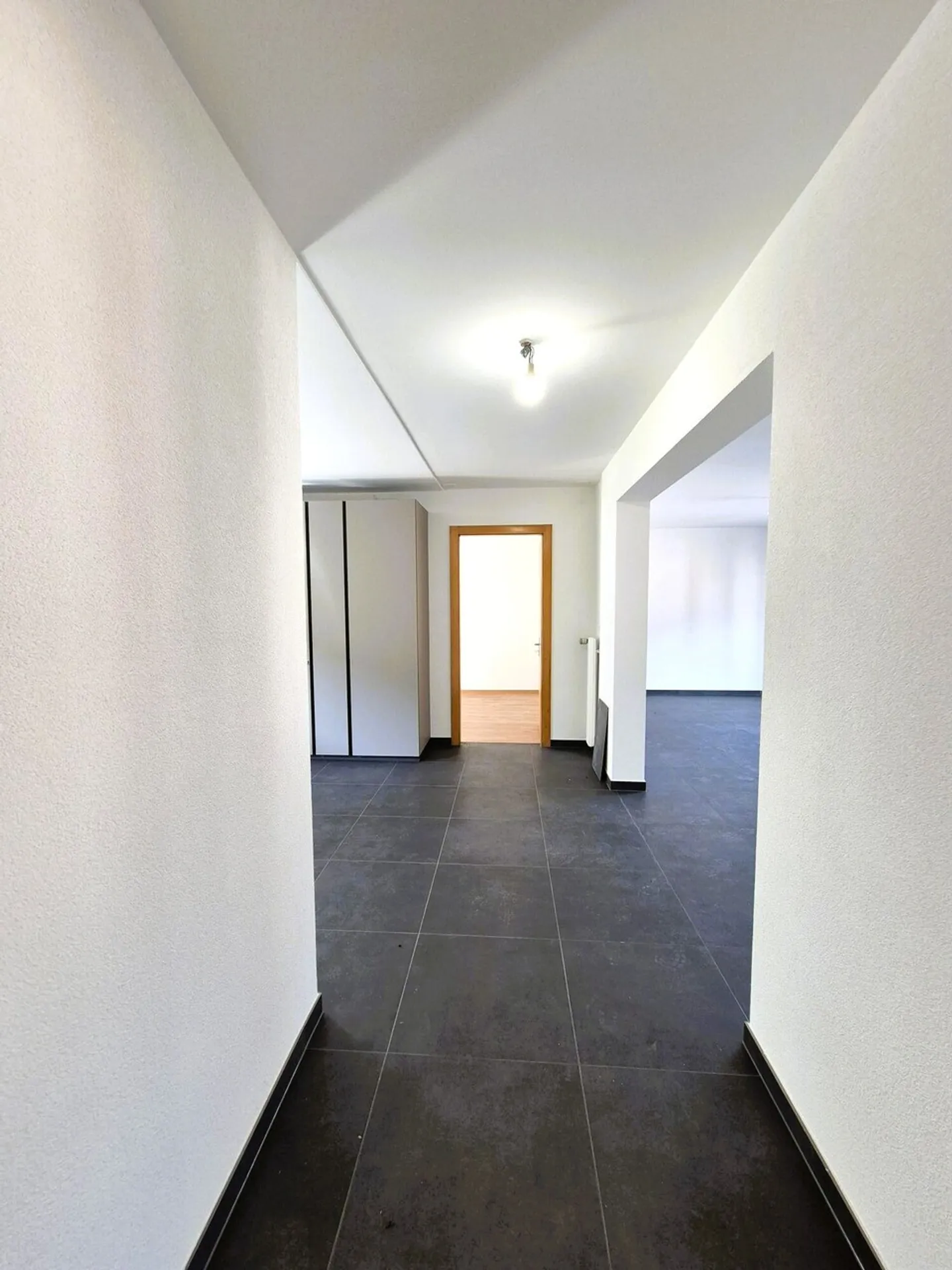 Bright 3.5-room apartment renovated in the heart of Noës - Photo 6 of 10