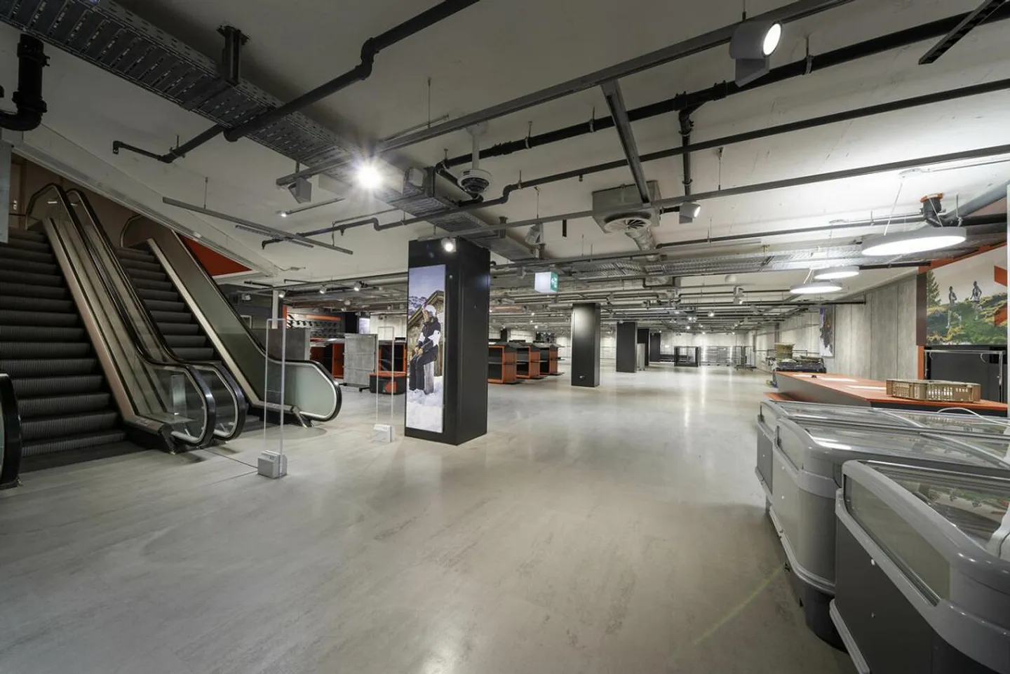 Retail space of approx. 670m² in shopping center - Migros Füllinsdorf - Photo 4 of 13