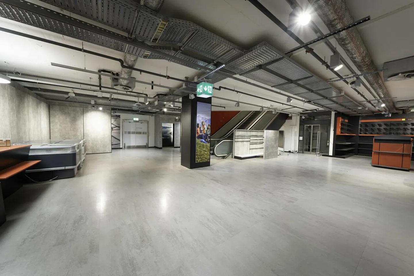 Retail space of approx. 670m² in shopping center - Migros Füllinsdorf - Photo 6 of 13