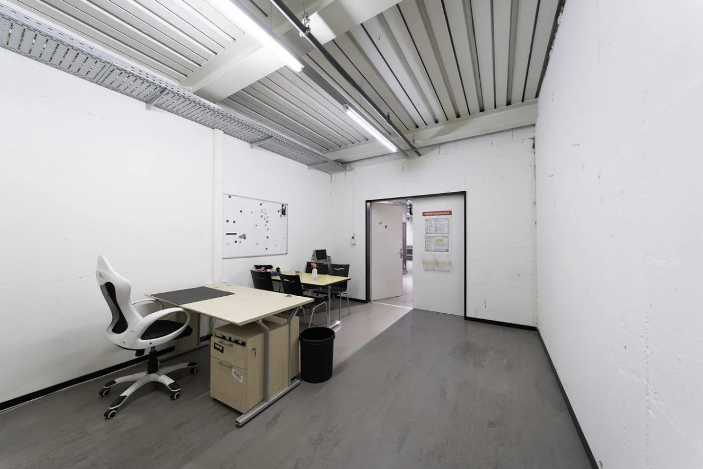 Retail space of approx. 670m² in shopping center - Migros Füllinsdorf - Photo 9 of 13