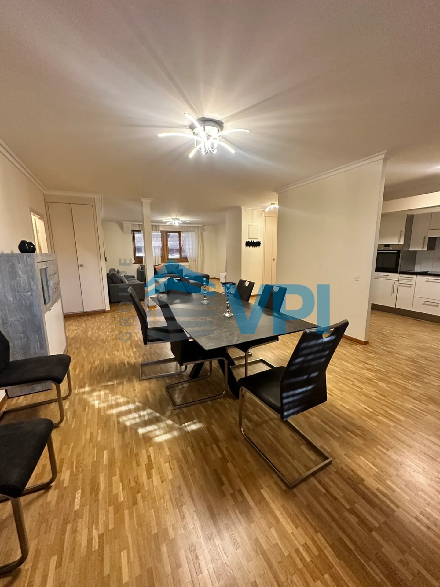 7-room apartment in Plainpalais - Photo 3 of 11