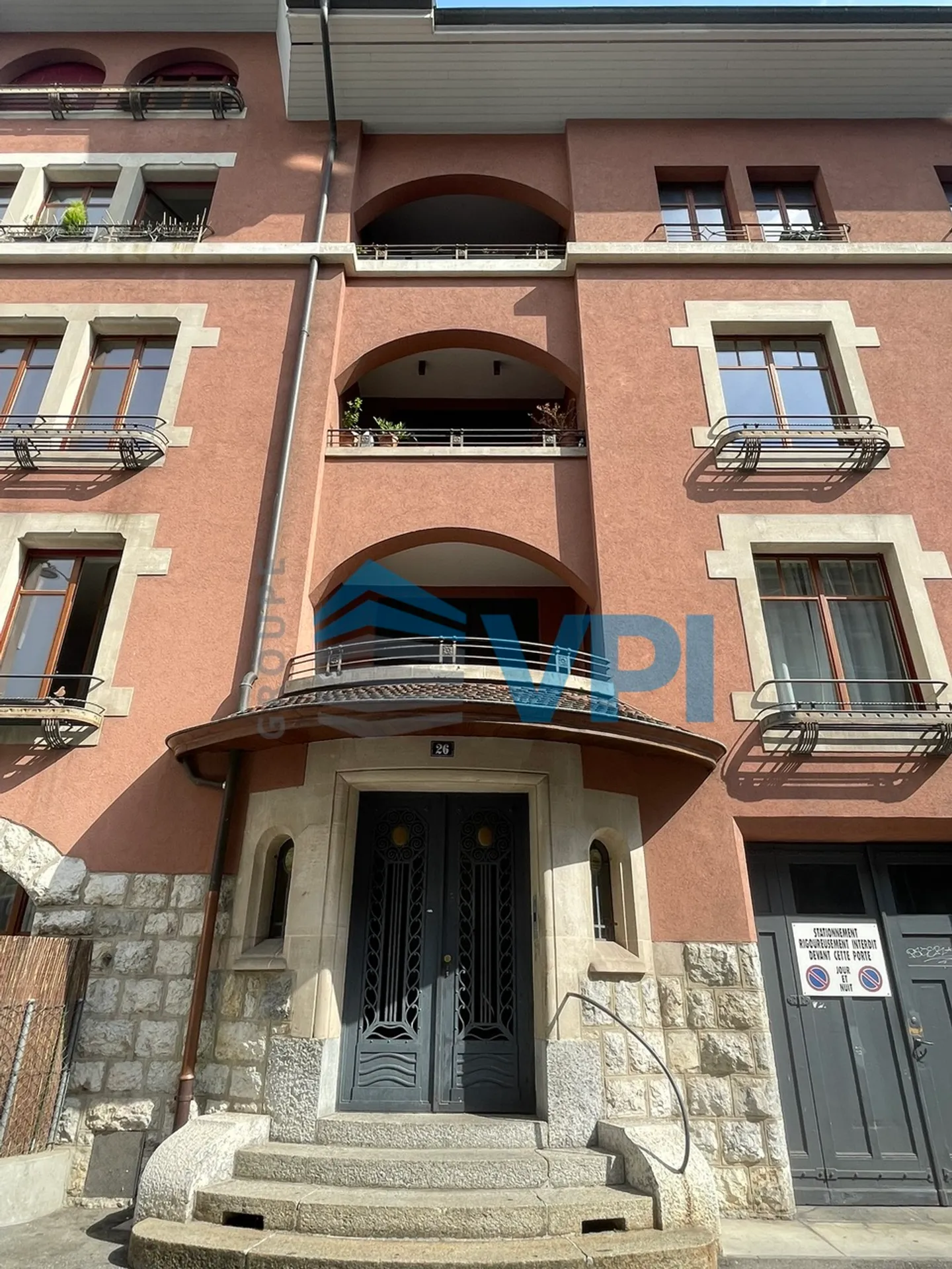 7-room apartment in Plainpalais - Photo 1 of 11