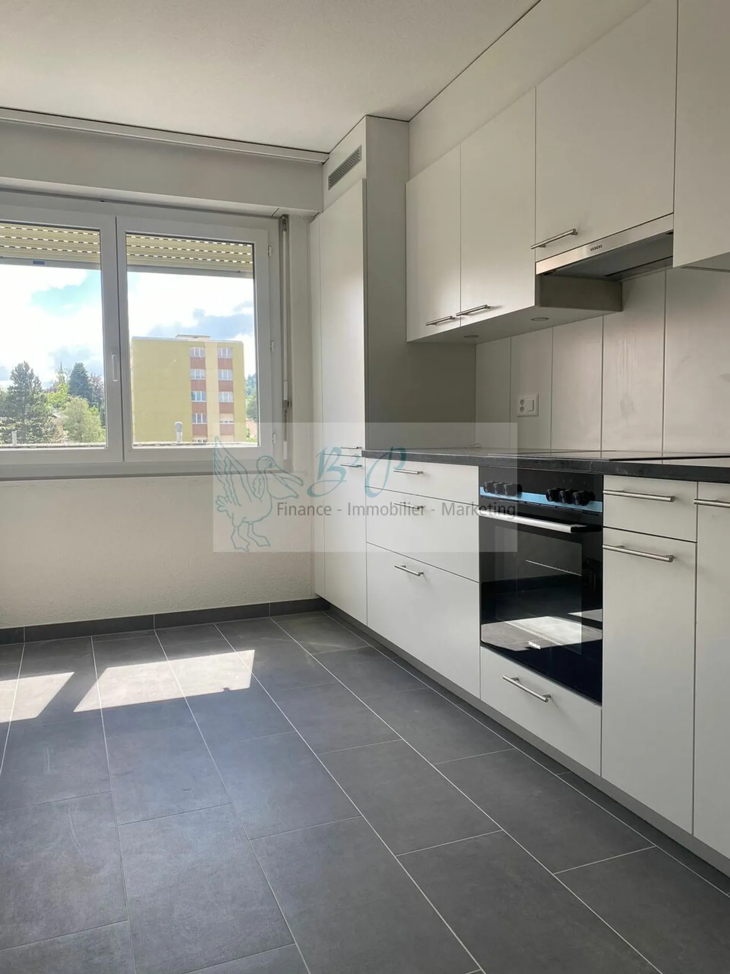 Apartment for rent - Photo 3 of 10