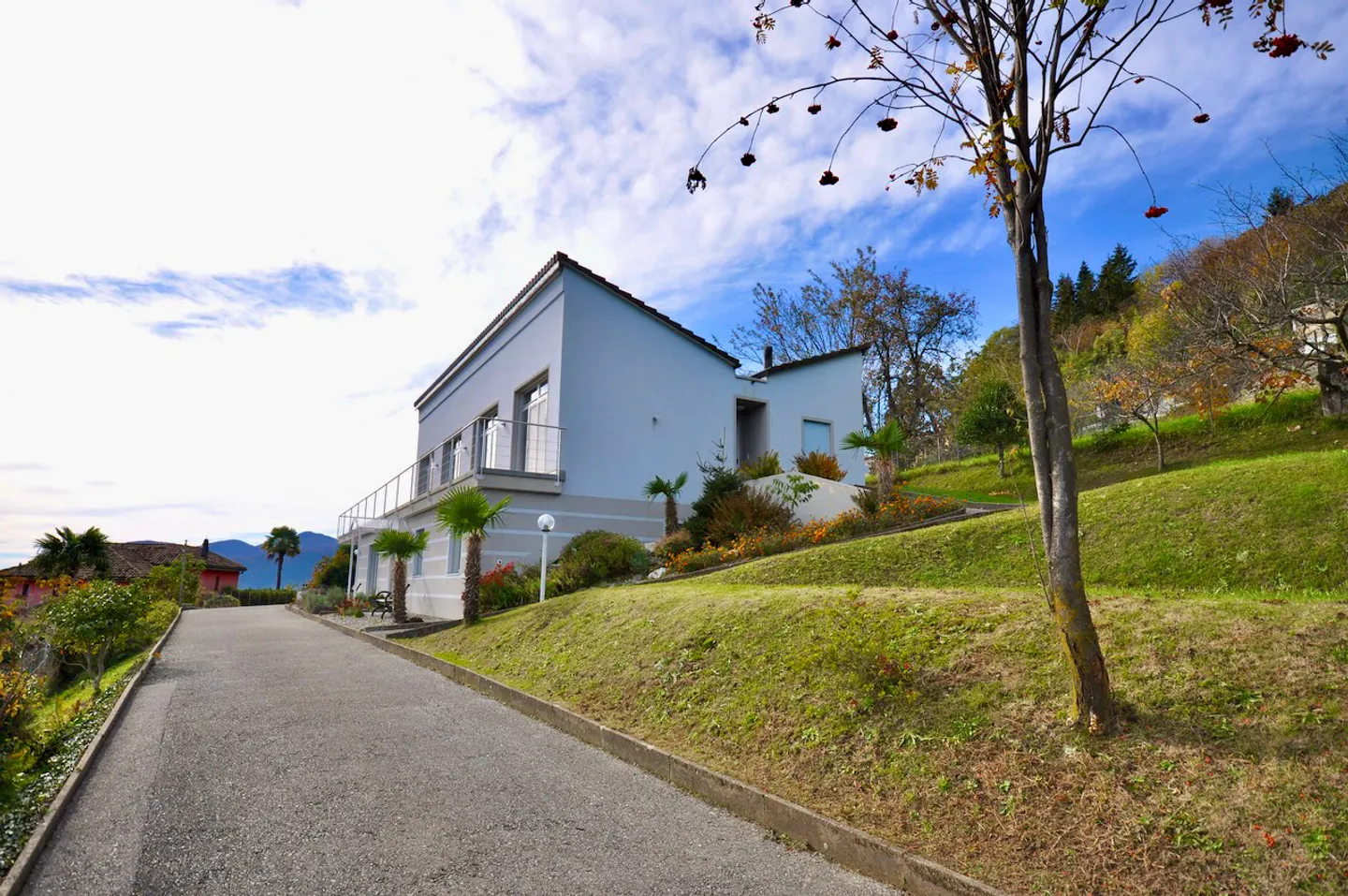 Villa Bifamiliare con Vista Panoramica a 180° su Lago e sui Monti - Foto 2 di 27