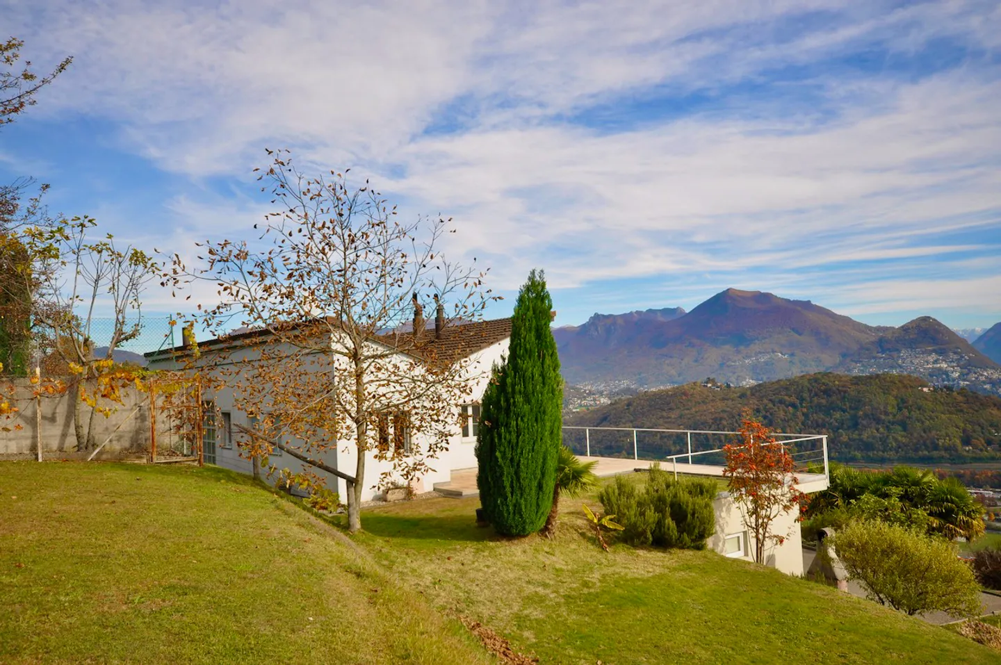 Villa Bifamiliare con Vista Panoramica a 180° su Lago e sui Monti - Foto 6 di 27