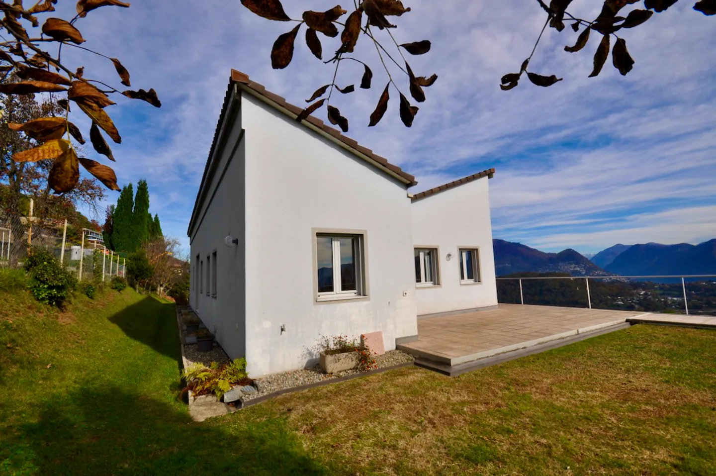 Villa Bifamiliare con Vista Panoramica a 180° su Lago e sui Monti - Foto 7 di 27