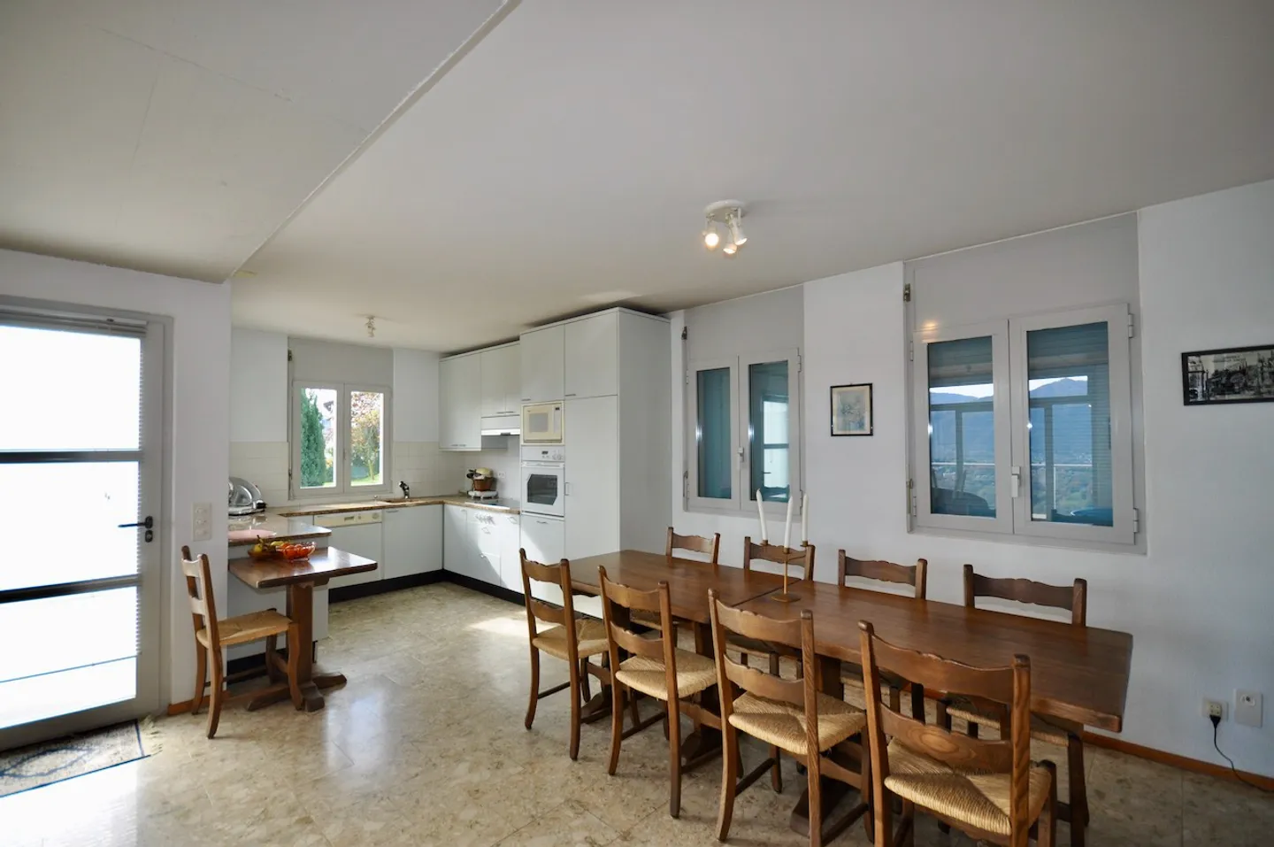 Villa Bifamiliare con Vista Panoramica a 180° su Lago e sui Monti - Foto 12 di 27