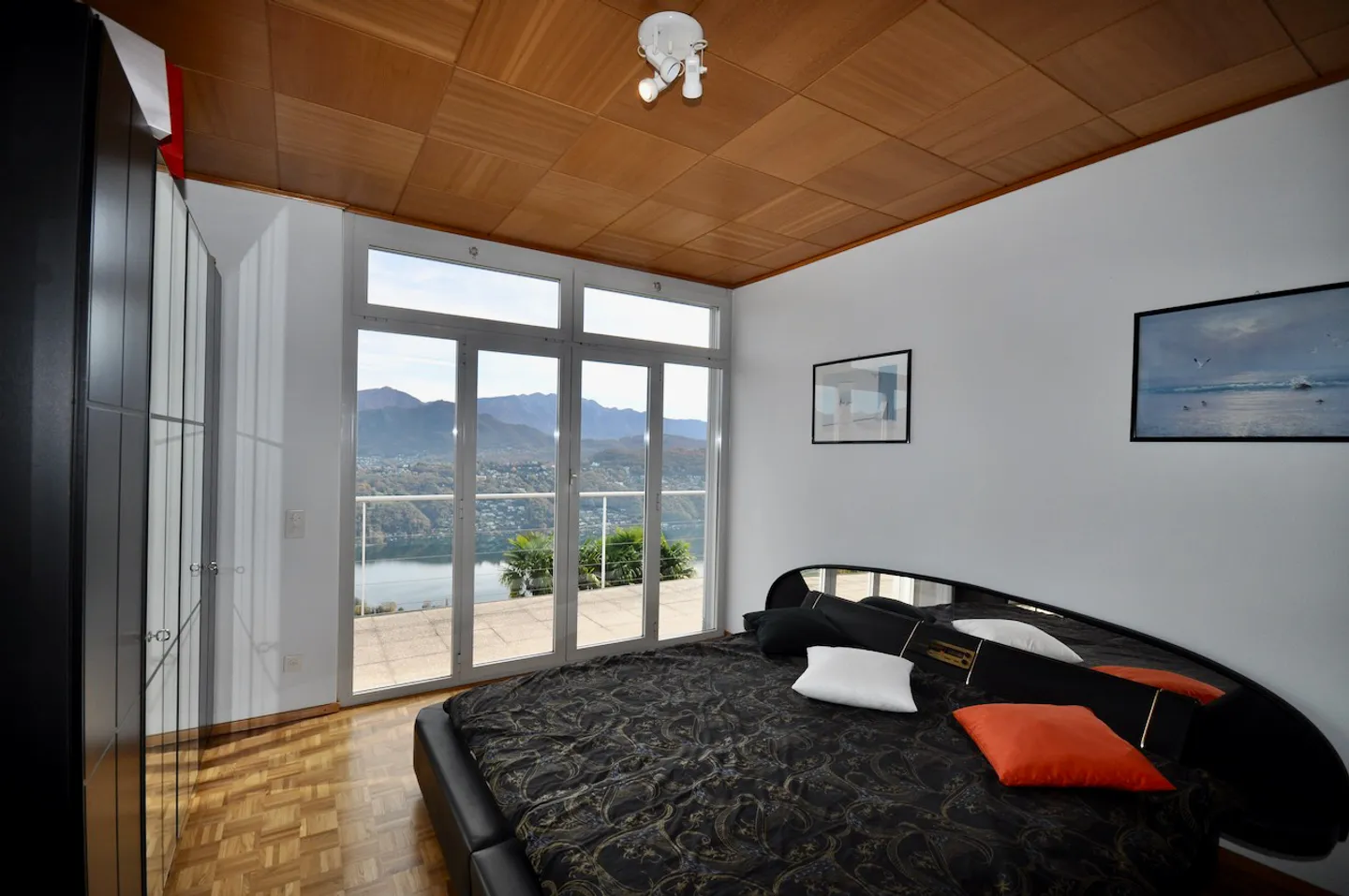 Villa Bifamiliare con Vista Panoramica a 180° su Lago e sui Monti - Foto 15 di 27