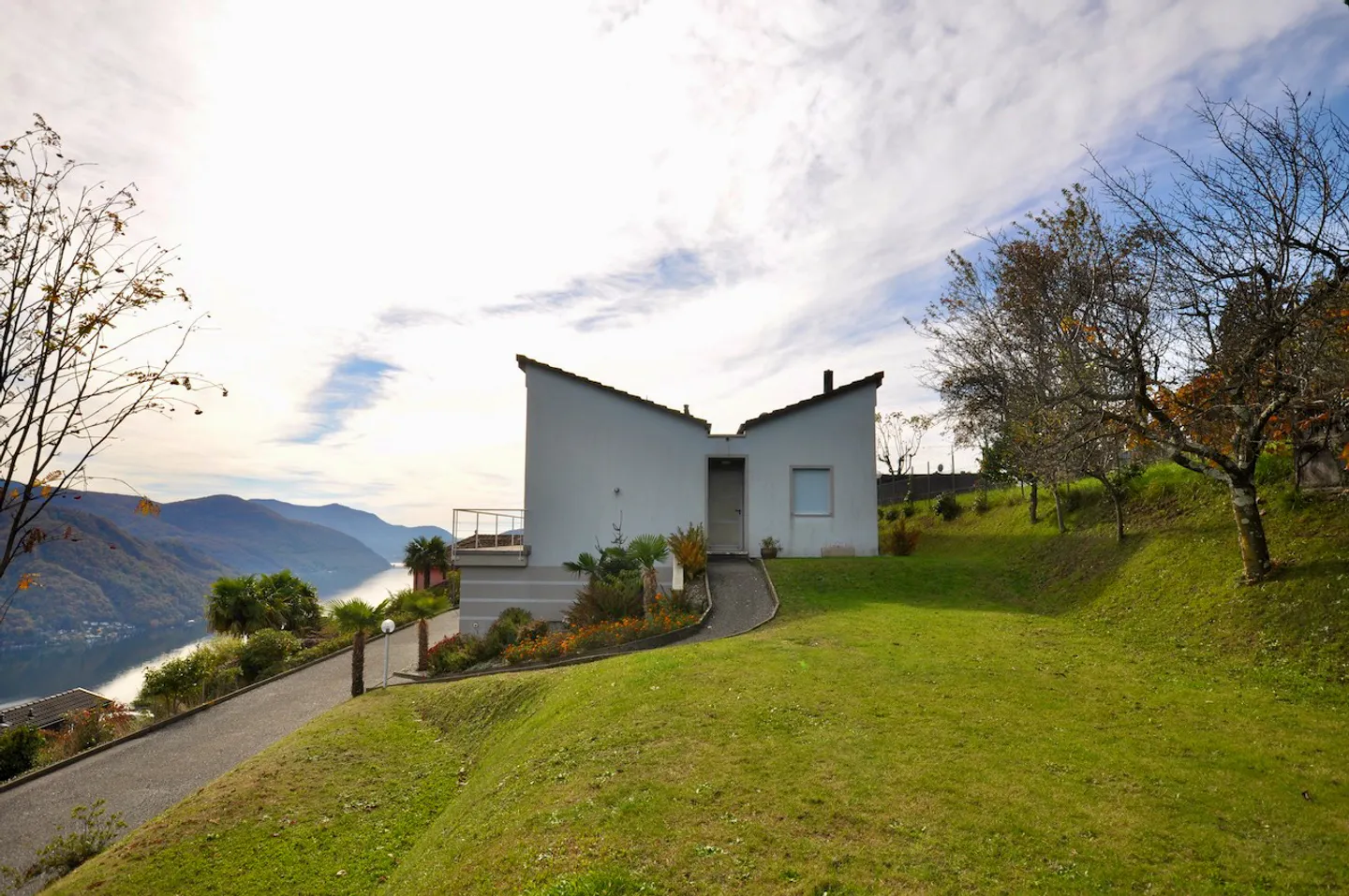 Villa Bifamiliare con Vista Panoramica a 180° su Lago e sui Monti - Foto 4 di 27