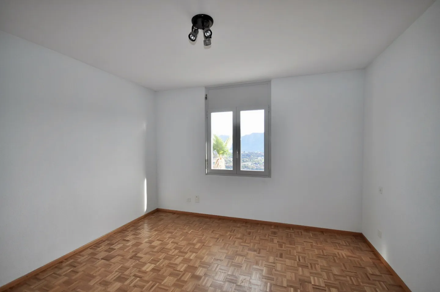 Villa Bifamiliare con Vista Panoramica a 180° su Lago e sui Monti - Foto 23 di 27