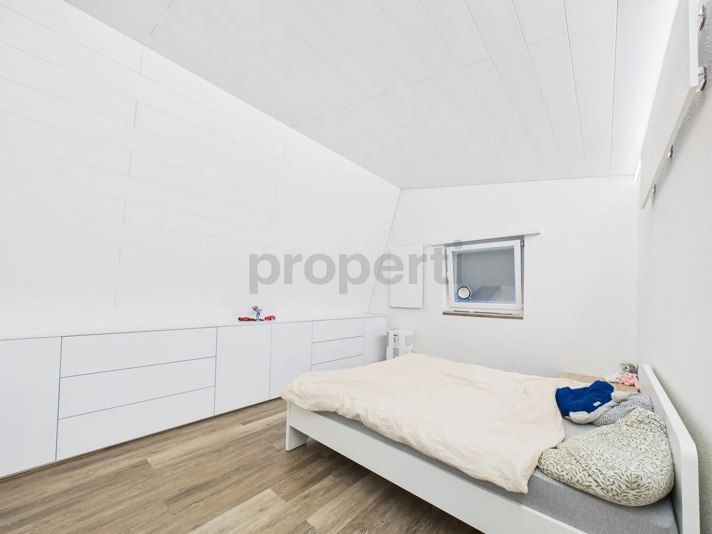 Accogliente casa unifamiliare di 6,5 stanze con tre unità abitative e grande terreno a Boppelsen - Foto 7 di 13