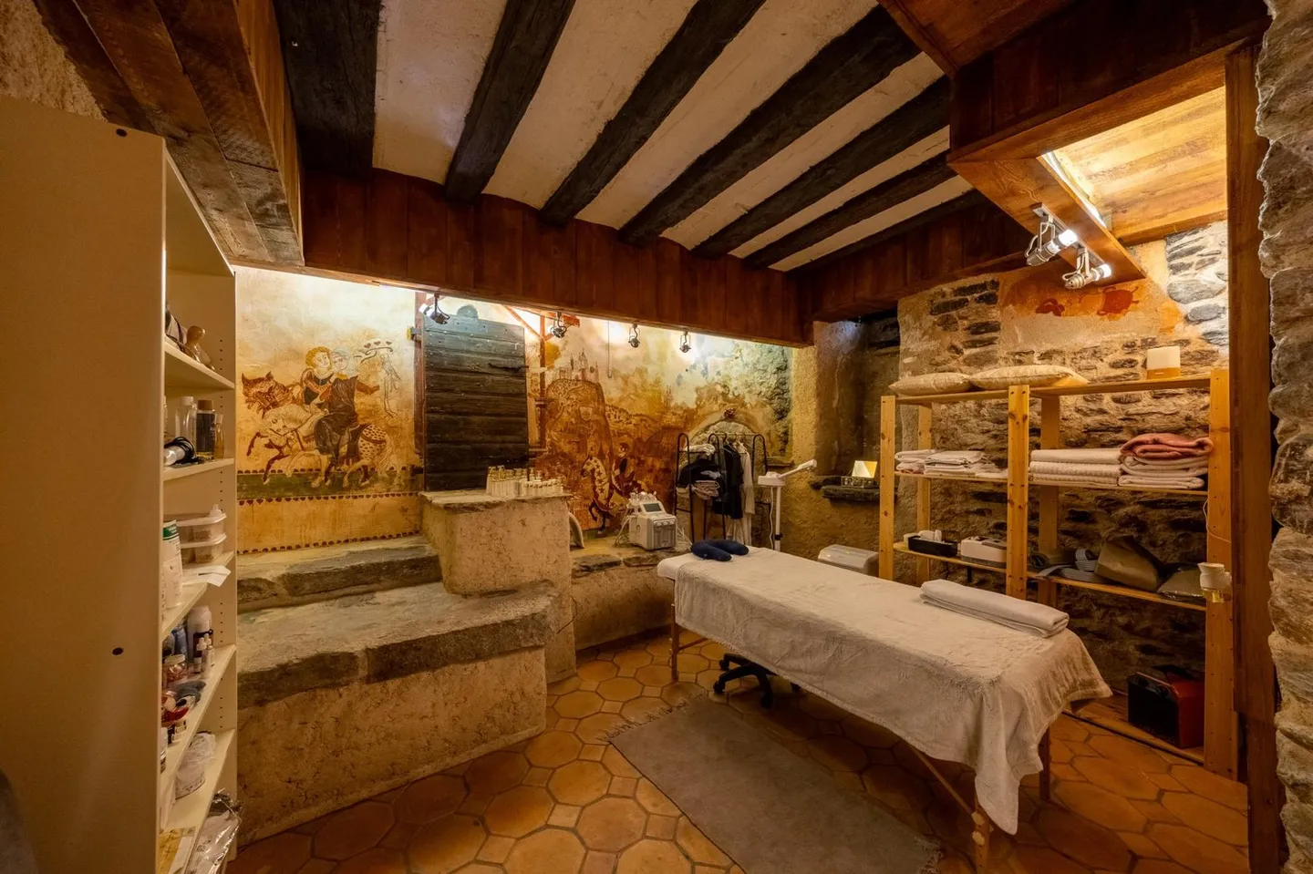 Extraordinary Business in the Heart of the Historic Center - Photo 6 of 7