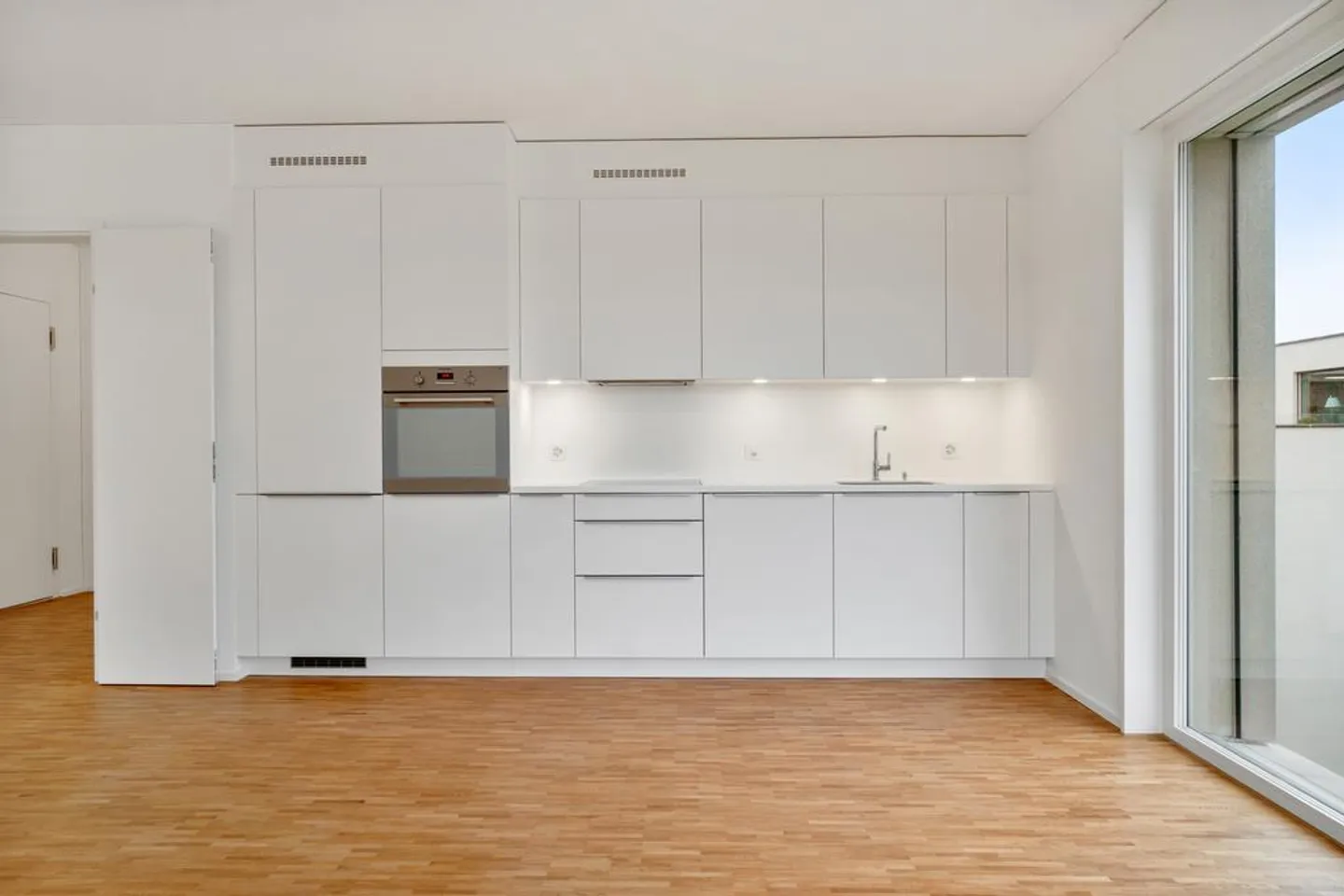 RENT WITHOUT DEPOSIT - Attractive living in an excellent location - Photo 2 of 7