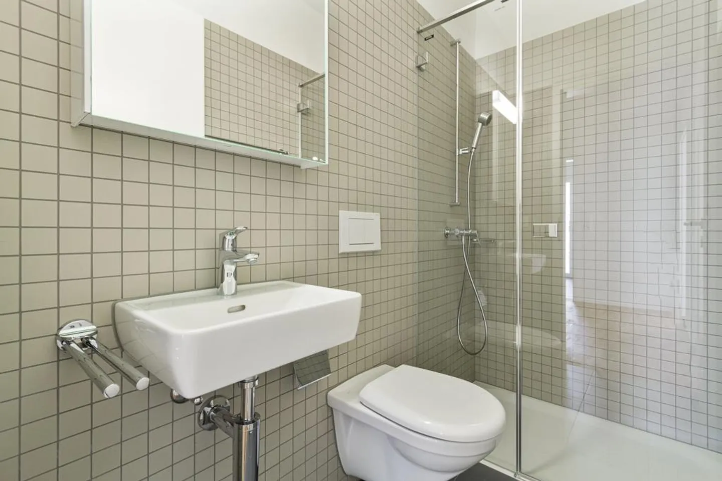 RENT WITHOUT DEPOSIT - Attractive living in an excellent location - Photo 3 of 7