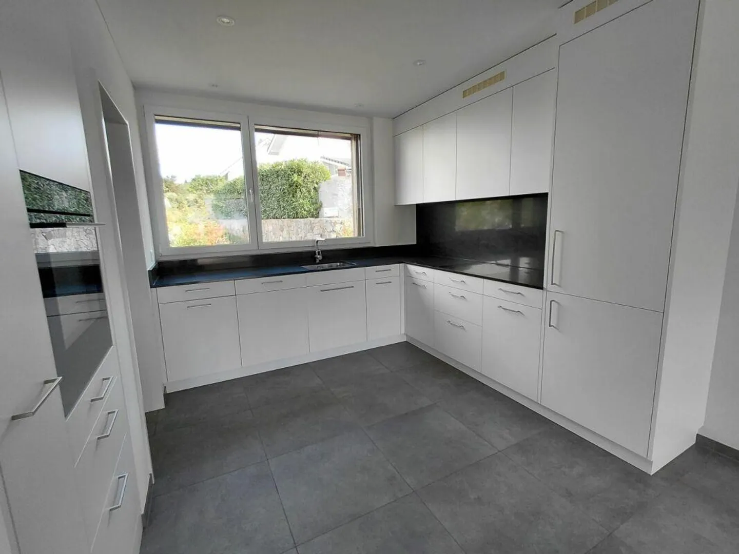 3 1/2 Room Apartment (A4) - Photo 2 of 9