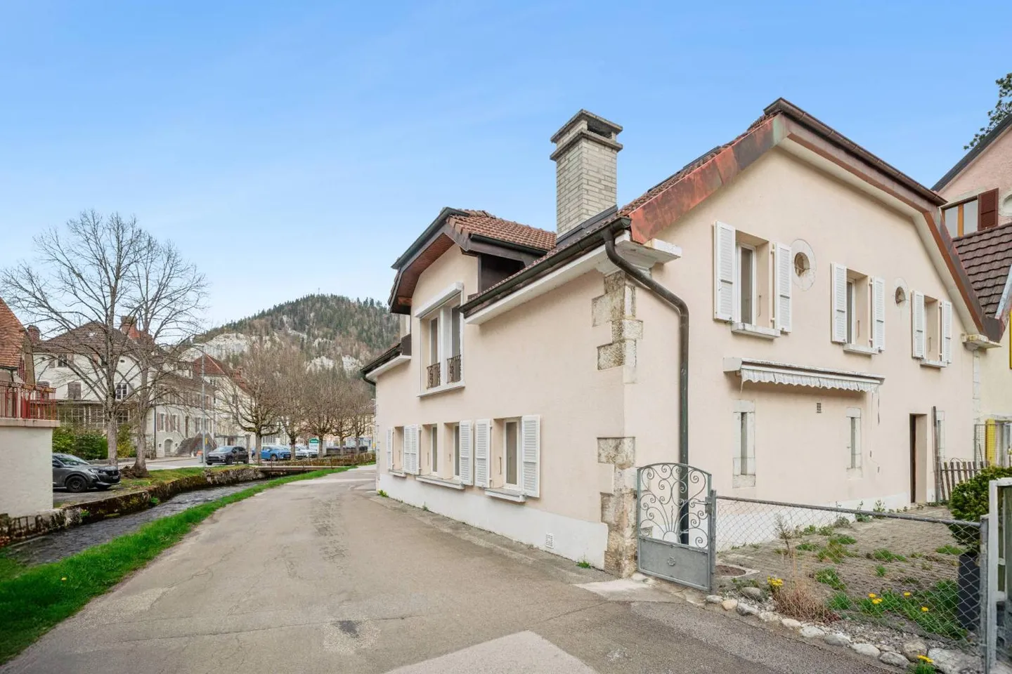 Charmantes Reihenhaus in Fleurier - Foto 2 von 13