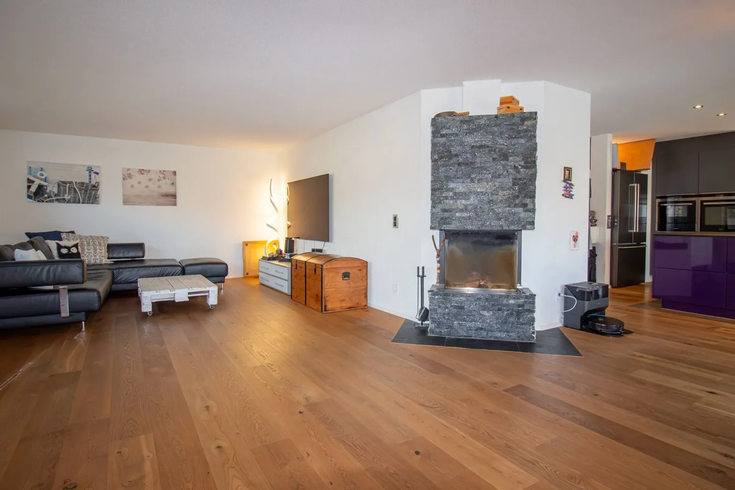 Detached Single-Family House with Swimming Pool - Photo 4 of 16