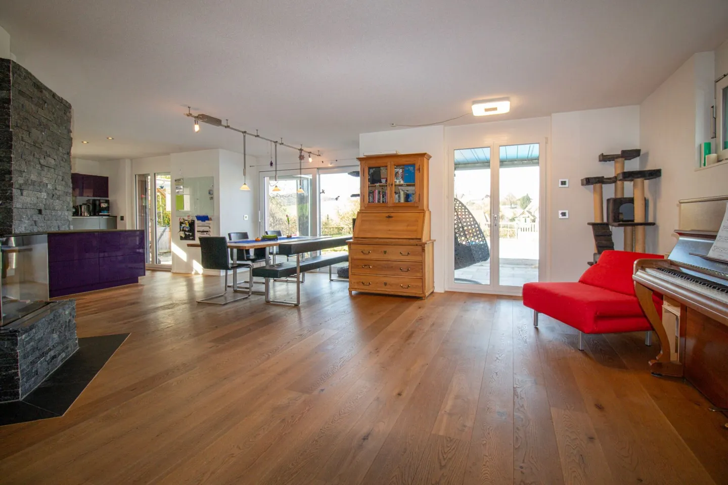 Detached Single-Family House with Swimming Pool - Photo 5 of 16